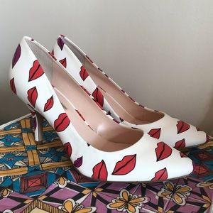 INC International Concepts Lip Print Pumps